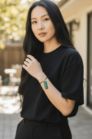 تعليقات واقراط براقه باللون الاسود