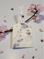 تاقت عطريه ( السعر للحبه )