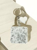 ميداليه ريزن مربعة الشكل بشعار سياره