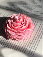 توزيعات شمعة الجوري المعطره ( السعر للحبه )