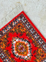 كوستر السجاد الشرقي الأحمر