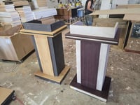 منبر خطابات خشب