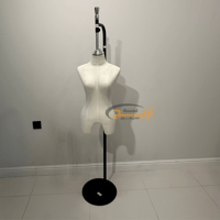 مانيكان نسائي تعليق نص تايلندي