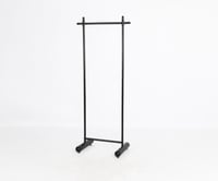 استاند تعليق ملابس انيق لون اسود