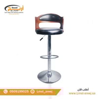 كرسي بار خشبي بجلد لون اسود