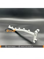 حامل علاقه ابيض حلزوني على الشبك