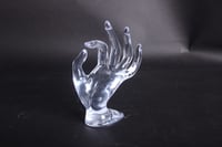 مجسم يد صغير