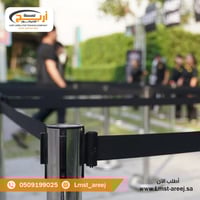 عمود حواجز تنظيم صفوف فضي شريط اسود