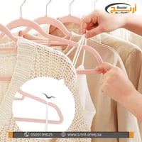 علاق ملابس مخمل لون وردي راس ذهبي