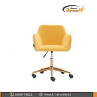 كرسي متحرك لون اصفر بكفرات