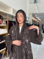 عباية مناير بقماش كريب ويفر مطرز زيتي