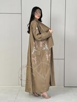 عباية شهد بيج بقماش لنن مطرز