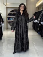 عباية آراء بقماش مخمل بتطريز بيج