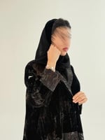 عباية تيرا بقماش مخمل كوري مطبع بطبقات ملون