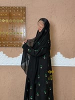 عباية اصرار بقماش كريب الاناقه بتطريز اخضر