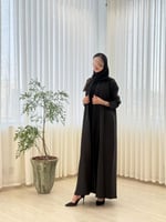 عباية جوراي بقماش كريب باربي مزين بشك اسود