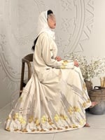 عباية صبا بقماش لنن بارد تطريز ترتر ابيض