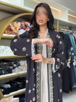 عباية الهبه لبنى بقماش حرير تويل اسود مورد