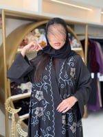 عباية مناير بقماش كريب ويفر مطرز اسود