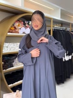 عباية ليان بقماش كريب باربي مزين بازرة رمادي