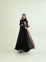 عبايه تسواهن بقماش انترنت دبل كلوش تطريز بأناقة فا...