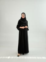 عباية ليالي بقماش كريب ملكي مزين بهدب ١