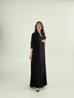 عباية فراشه بقماش كريب ملكي كم استرتش بتطريز انثوي...