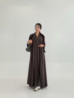 عباية سلام بقماش حرير مغسول بتطريز انوثي فيراني