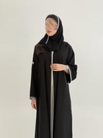 عباية وديم بقماش كريب الاناقة بتحديد قيطان ابيض