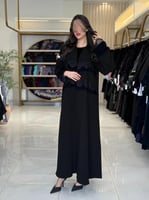 عباية جلنار بقماش كريب الابداع بلمسات مخمل ودانتل...