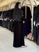 عباية نيسان بقماش مخمل كوري تدخيلات دانتل ملكي