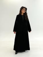 بليزر | عباية سوسن بقماش مخمل كوري مبطن مزين بلمعه