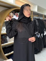 عباية هاليا كريب الاناقة مع كريب مقلم اسود