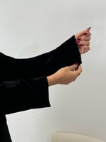 تشكيلة شتاء 2024 - عباية بيرين جاكار ومخمل اسود بي...