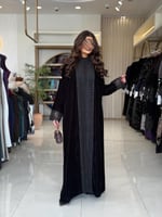 عباية ابتهاج بقماش مخمل كوري مزين بدانتل انيق