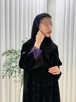 عباية غفران بقماش مخمل كوري مع دانتل برسم بنفسجي