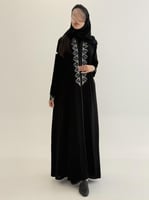 عباية شيماء بقماش كريب ملكي بتطريز يدوي