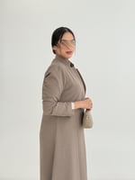 عباية رزان بقصه بليزر بقماش كريب سلك بلمعه خفيفه ب...