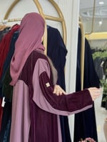 عباية تانيا بقماش مخمل كوري مع كريب عنابي