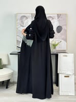 عباية كازا بقماش حرير ياباني مع شك وحياكه ابيض