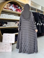 عباية لوانا بقماش راما بكسرات رمادي غامق