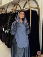 عباية فله بقماش مخمل استرتش كرمشه بالكم وفتحه اصبع...