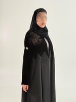 عباية ايمي بقماش مخمل كوري تدخيلات كريب باربي بشك