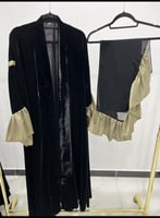 عباية مادلي بقماش مخمل كوري مزين بكسرات حرير زيتي