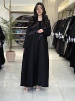 بليزر | عباية كاليا بقماش كريب ايطالي بتطريز وشك م...