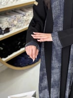 عباية هالي كريب الاناقه اسود مع شاكيرا سماوي