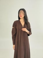 عباية زينب بقماش شامواه ببنسات بني