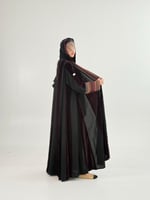 عباية ريلام بقماش مخمل تديخلات كريب الاناقة بتطريز...