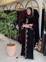 عباية نقاء بقماش مخمل كوري مزين بتطريز انيق