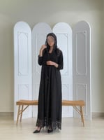 عباية دلع بقماش كريب ملكي تدخيلات جبير ملكي 3